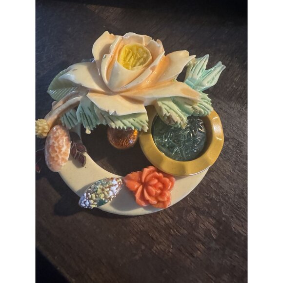 Vintage 1930s/1940s Celluloid Floral Brooch With Deep Carving Red, Yellow Gold G - Picture 3 of 9